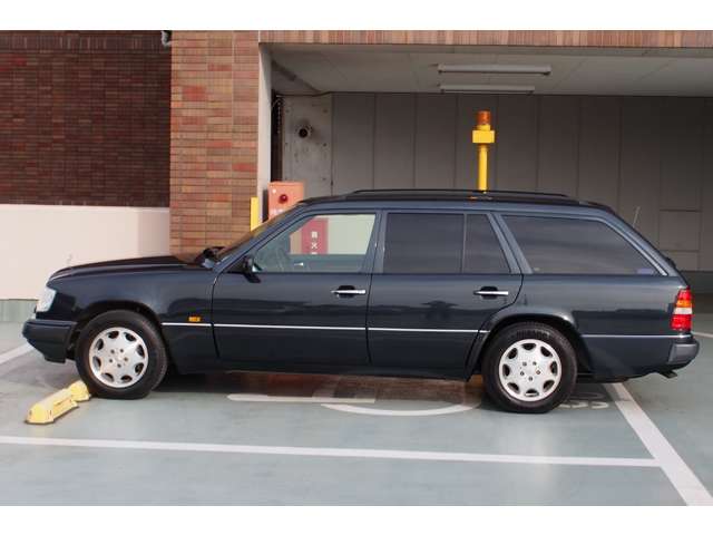 1995 Mercedes-Benz E-Class Wagon – thumbnail 4