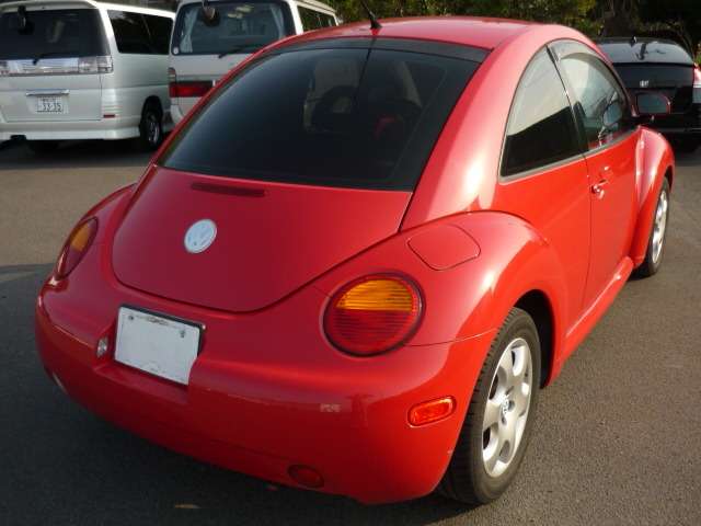 2002 Volkswagen New Beetle – thumbnail 2