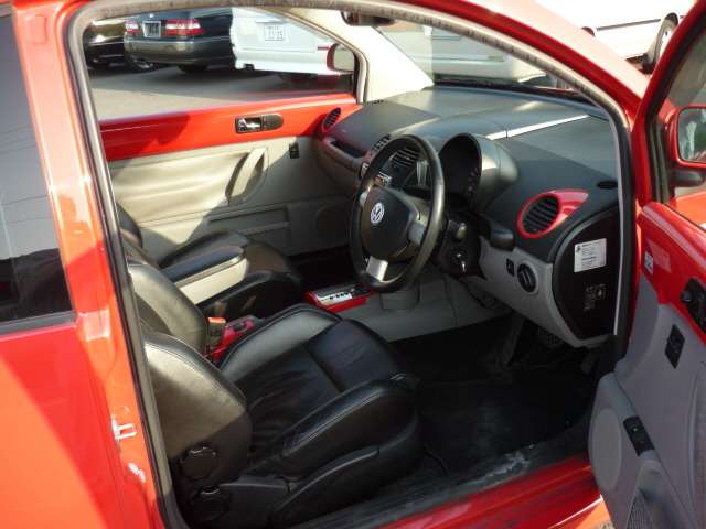 2002 Volkswagen New Beetle – thumbnail 3
