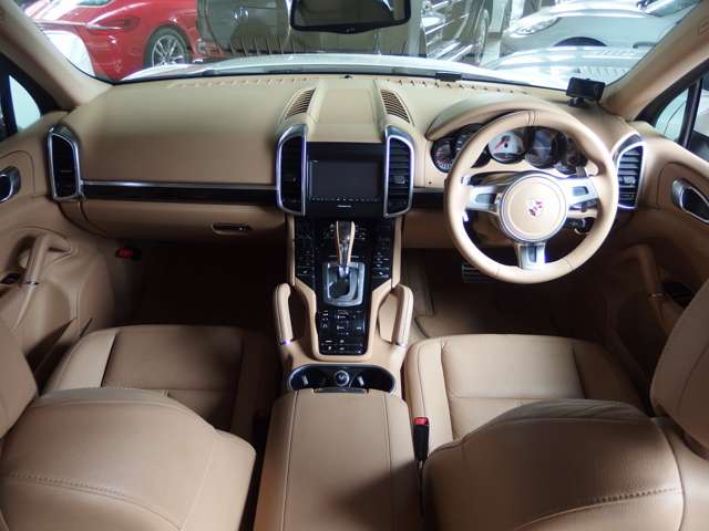 2011 Porsche Cayenne – thumbnail 2