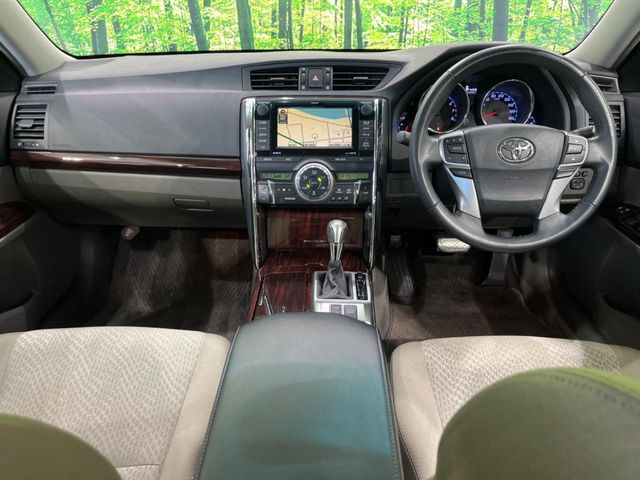 2010 Toyota Mark X – thumbnail 2