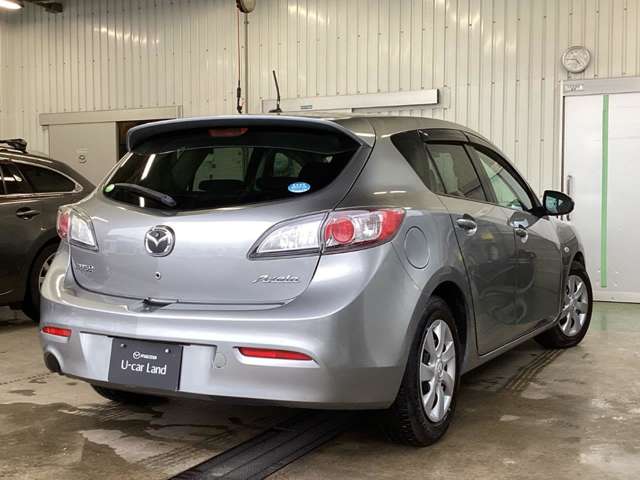 2011 Mazda Axela Sport – thumbnail 2