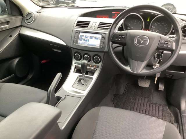 2011 Mazda Axela Sport – thumbnail 3