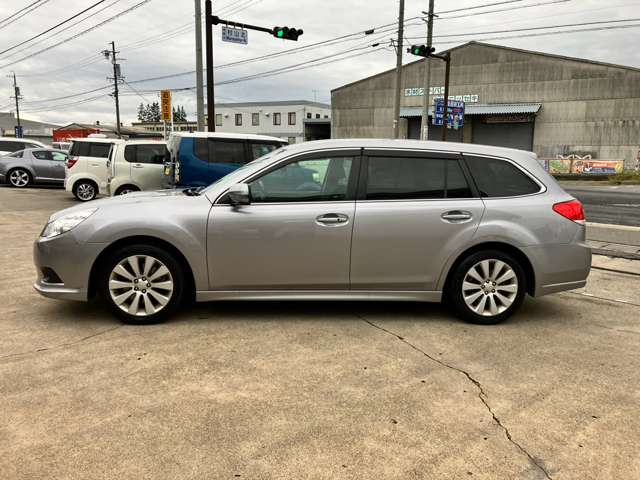 2010 Subaru Legacy Touring Wagon – thumbnail 3