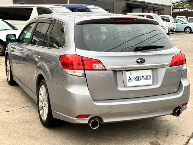 2010 Subaru Legacy Touring Wagon – thumbnail 4