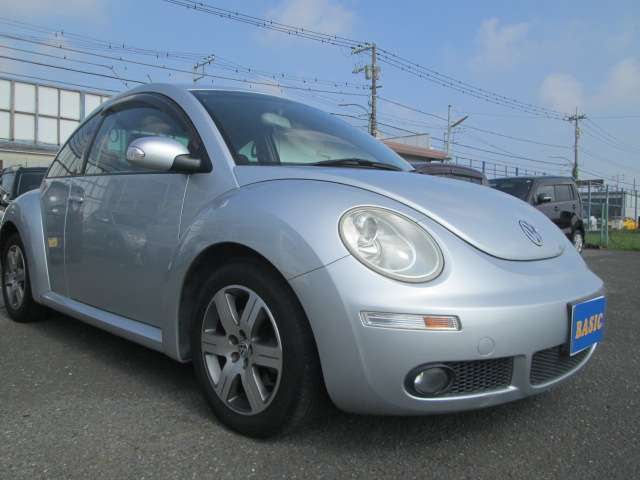 2005 Volkswagen New Beetle – thumbnail 2