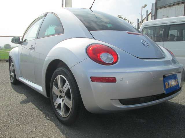 2005 Volkswagen New Beetle – thumbnail 3