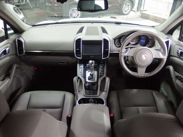 2010 Porsche Cayenne – thumbnail 2
