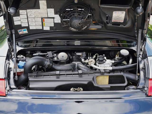 2005 Porsche 911 Cabriolet – thumbnail 4