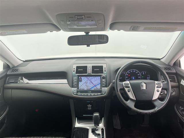 2010 Toyota Crown Athlete – thumbnail 2