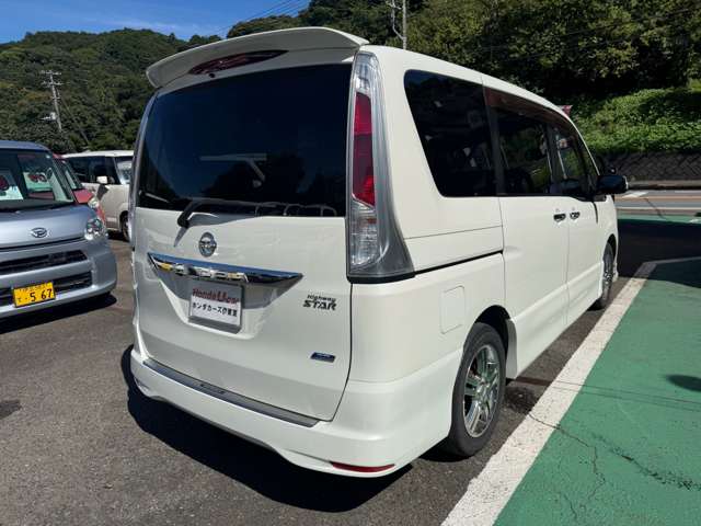 2011 Nissan Serena – thumbnail 3