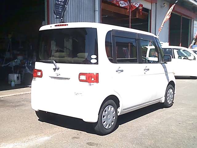 2010 Daihatsu Tanto – thumbnail 3