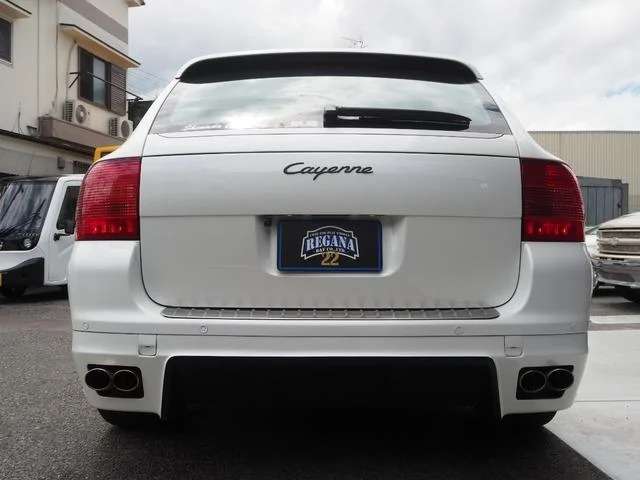 2004 Porsche Cayenne – thumbnail 3