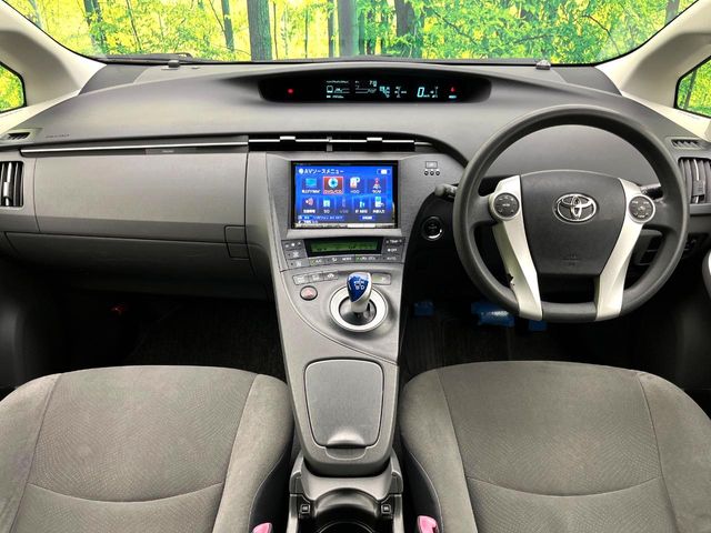 2011 Toyota Prius – thumbnail 2