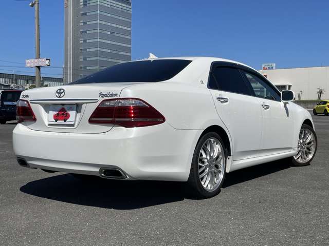 2010 Toyota Crown Royal – thumbnail 4