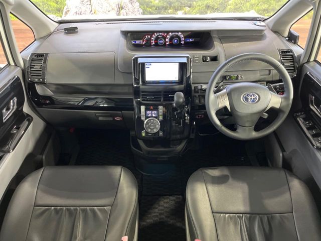 2009 Toyota Voxy – thumbnail 3