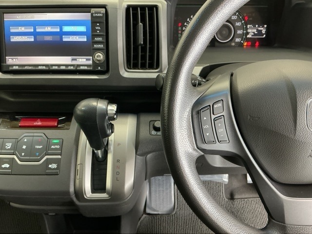 2011 Honda Stepwgn – thumbnail 3
