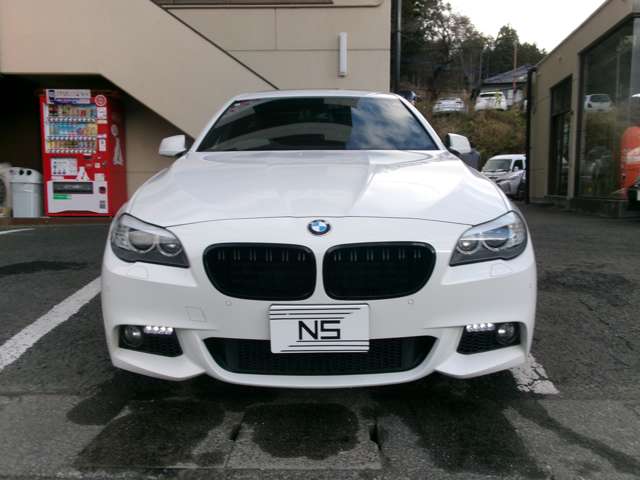 2011 BMW 5 Series – thumbnail 2
