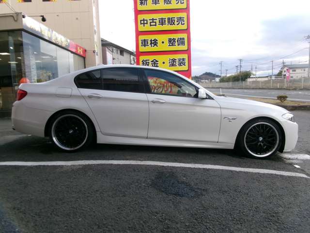2011 BMW 5 Series – thumbnail 4
