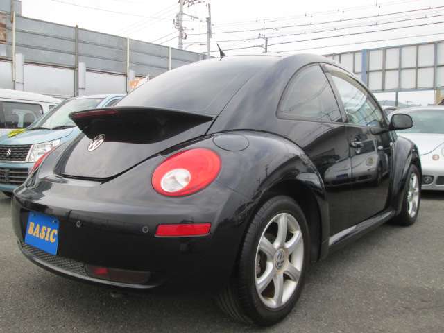 2007 Volkswagen New Beetle – thumbnail 4
