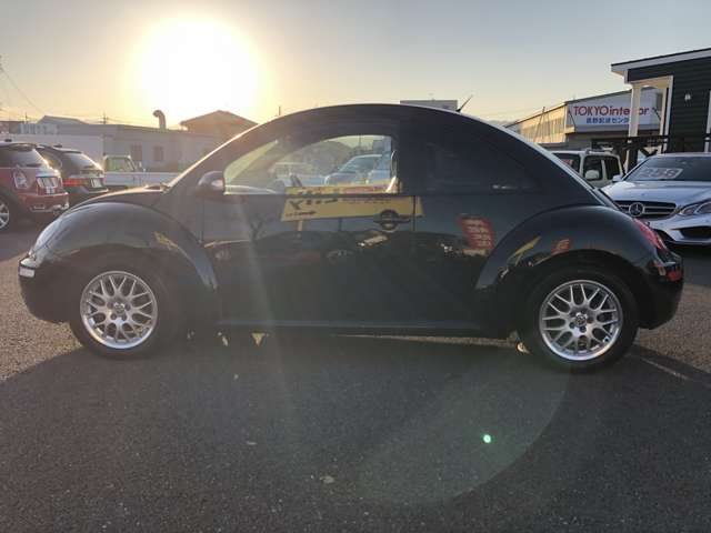 2007 Volkswagen New Beetle – thumbnail 4