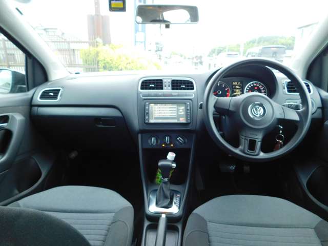 2010 Volkswagen Polo – thumbnail 2