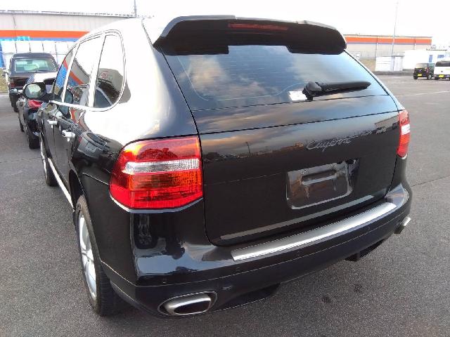 2010 Porsche Cayenne – thumbnail 2