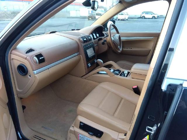 2010 Porsche Cayenne – thumbnail 3