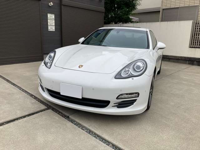 2011 Porsche Panamera – thumbnail 3