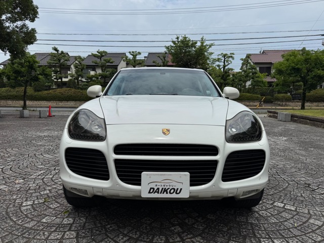 2004 Porsche Cayenne – thumbnail 2