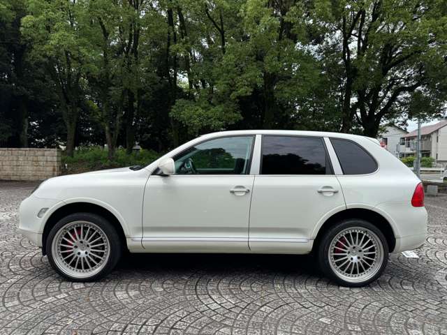 2004 Porsche Cayenne – thumbnail 3