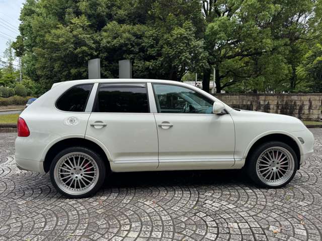2004 Porsche Cayenne – thumbnail 4