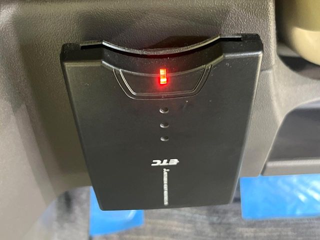 2009 Toyota Sienta – thumbnail 4