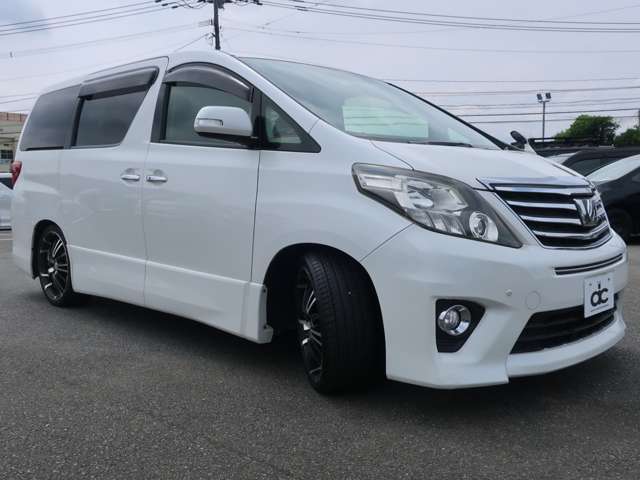 2011 Toyota Alphard – thumbnail 4
