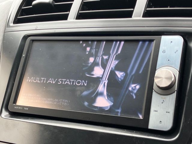 2011 Toyota Prius Alpha – thumbnail 3