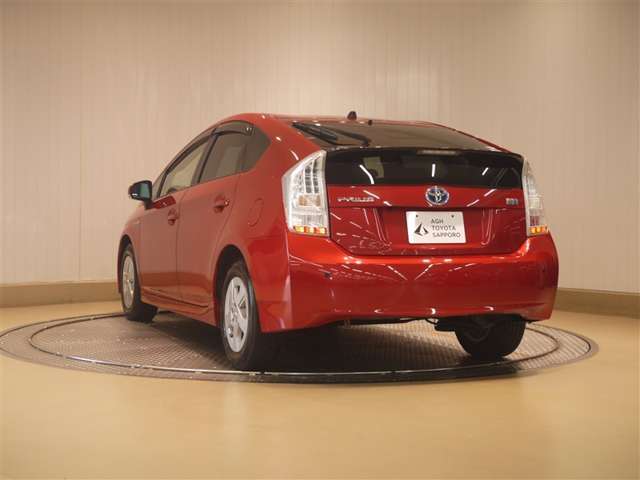 2011 Toyota Prius – thumbnail 3