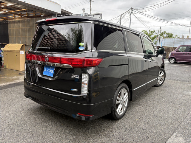 2011 Nissan Elgrand – thumbnail 3