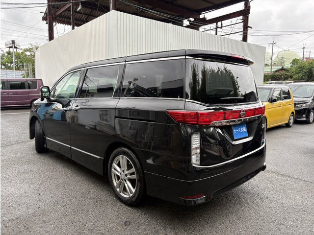2011 Nissan Elgrand – thumbnail 4
