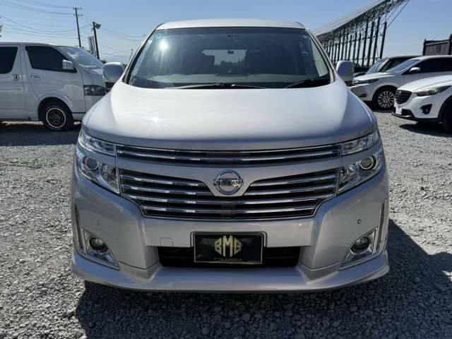 2011 Nissan Elgrand – thumbnail 2