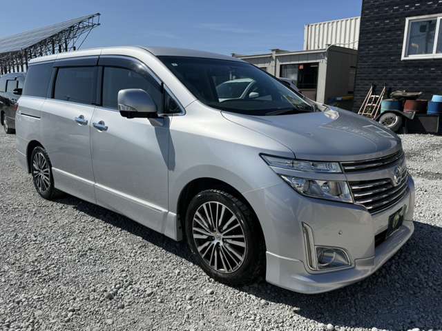 2011 Nissan Elgrand – thumbnail 3