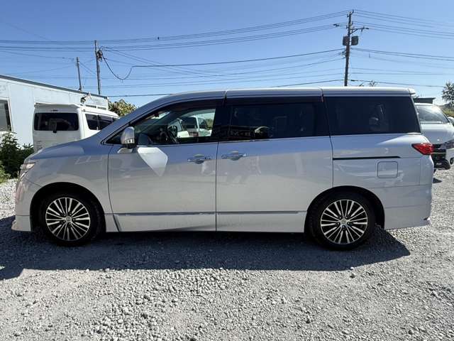 2011 Nissan Elgrand – thumbnail 4