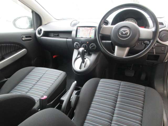 2010 Mazda Demio – thumbnail 3