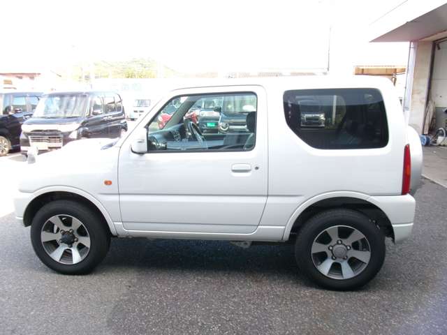 2010 Suzuki Jimny – thumbnail 4