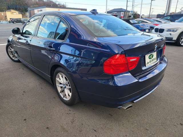 2010 BMW 3 Series – thumbnail 2