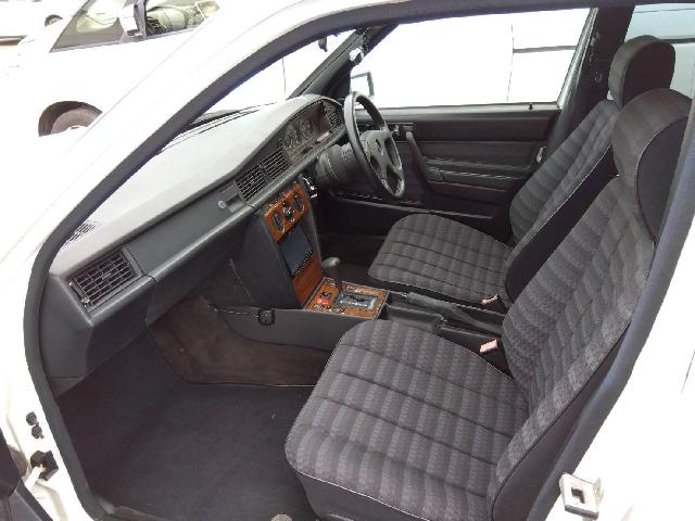 1992 Mercedes-Benz 190-Class – thumbnail 3