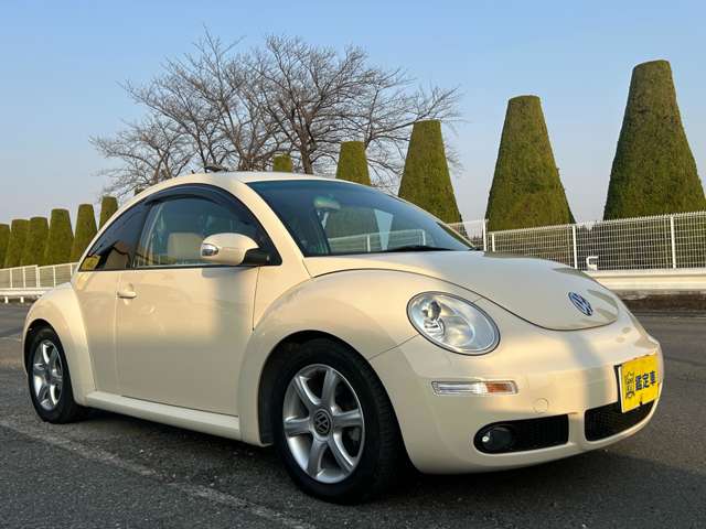 2010 Volkswagen New Beetle – thumbnail 4