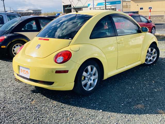 2008 Volkswagen New Beetle – thumbnail 4