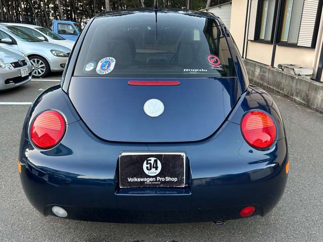 2005 Volkswagen New Beetle – thumbnail 2