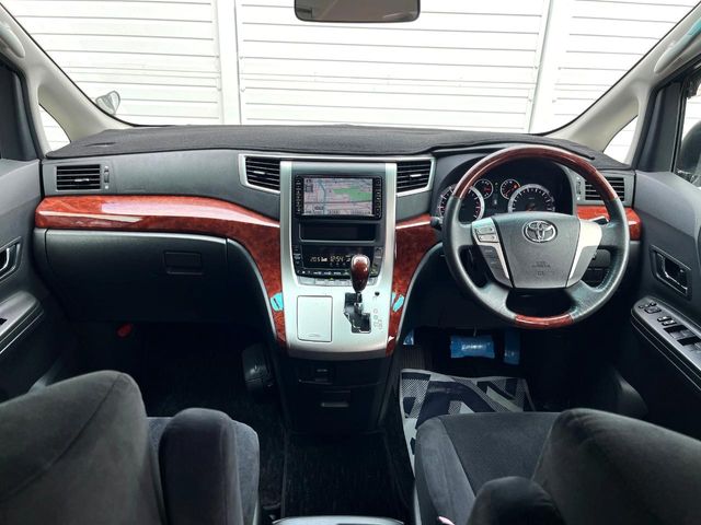 2010 Toyota Vellfire – thumbnail 2