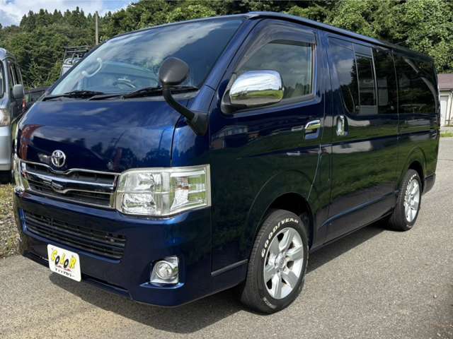 2011 Toyota Hiace – thumbnail 2